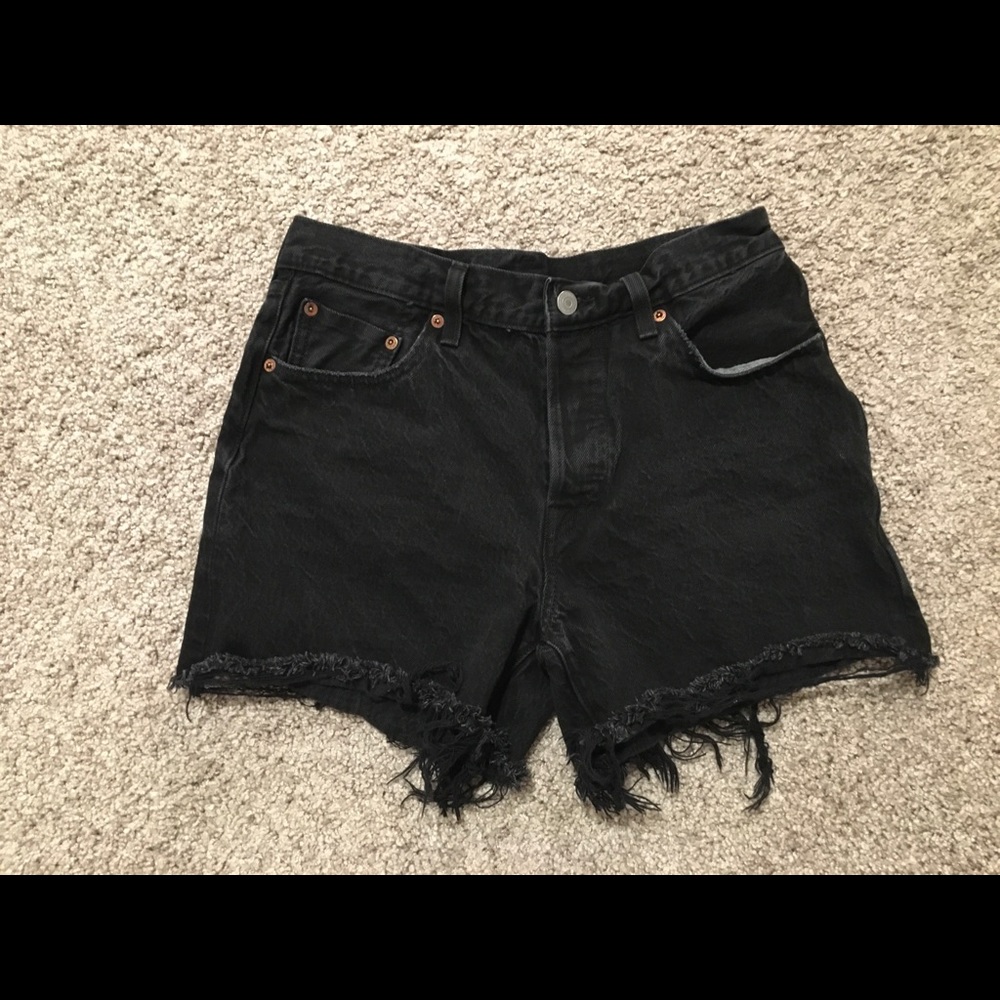 Black Levi’s shorts size W29